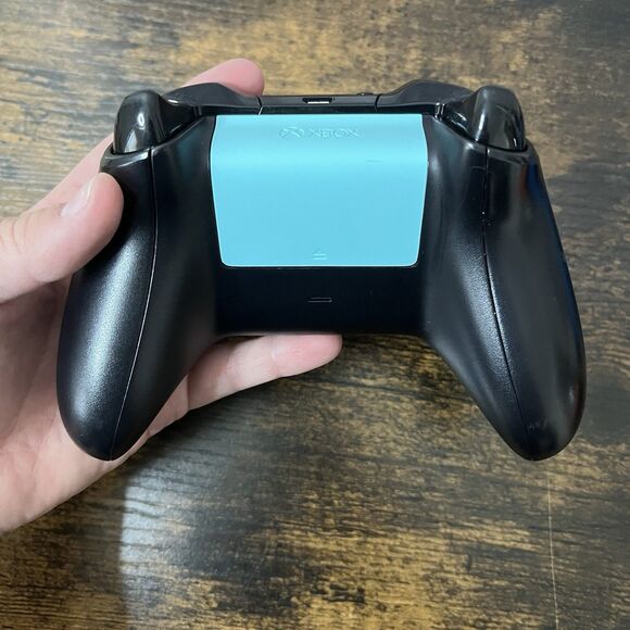 Lot of 3 Microsoft Xbox One Controllers – For Parts or Repair (Untested) - Picture 4 of 11